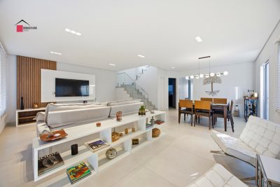 Casa à Venda no Condomínio Palm Hills Granja Viana | 4 Suítes, Área Gourmet e Escritório