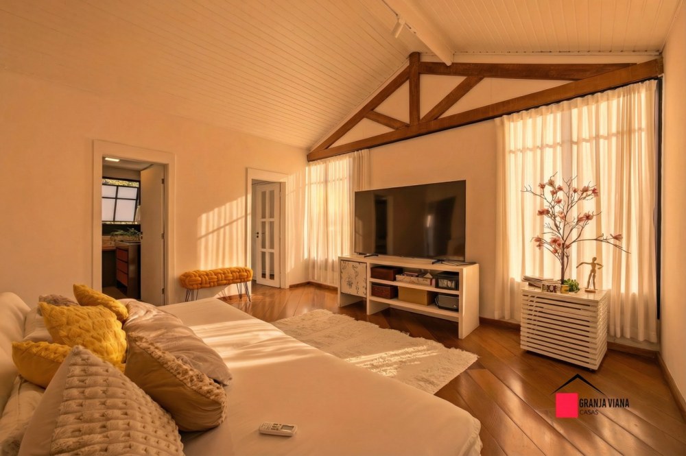 Casa de Alto Padrão à Venda na Granja Viana | 4 Suítes | 700 m² | Ao Lado do Shopping Granja Viana foto 15