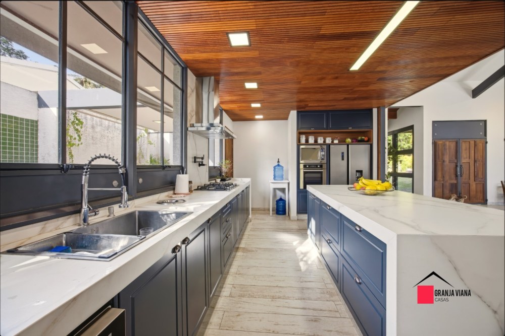 Casa de Alto Padrão à Venda na Granja Viana | 4 Suítes | 700 m² | Ao Lado do Shopping Granja Viana foto 19