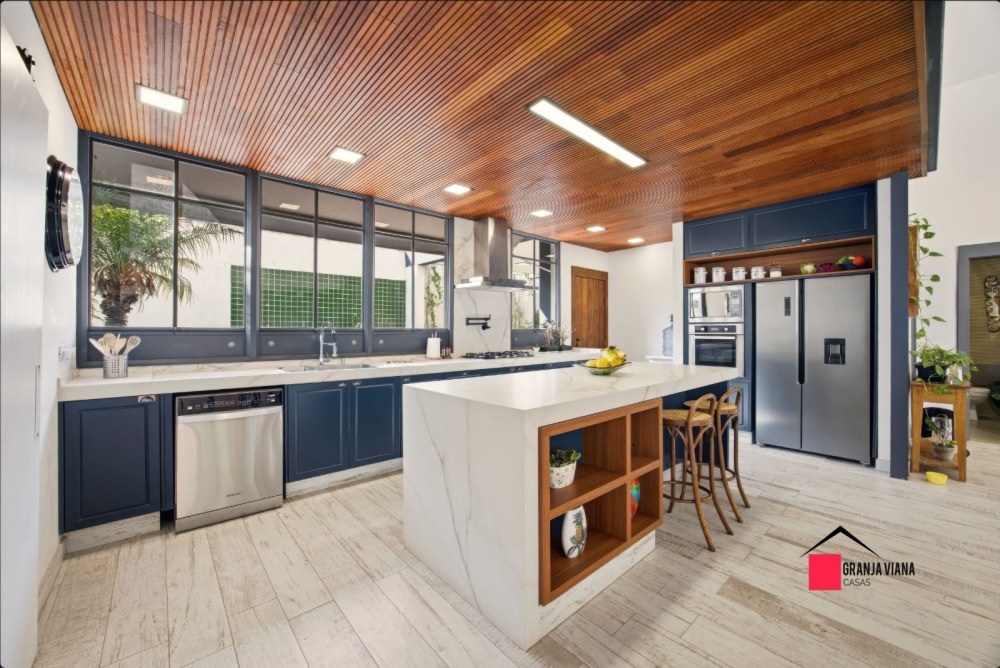Casa de Alto Padrão à Venda na Granja Viana | 4 Suítes | 700 m² | Ao Lado do Shopping Granja Viana foto 20