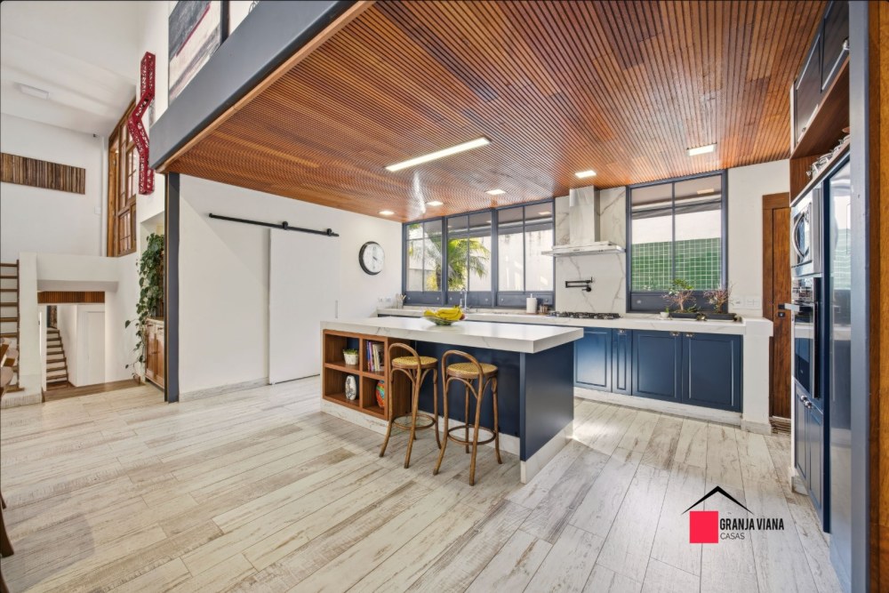 Casa de Alto Padrão à Venda na Granja Viana | 4 Suítes | 700 m² | Ao Lado do Shopping Granja Viana foto 22
