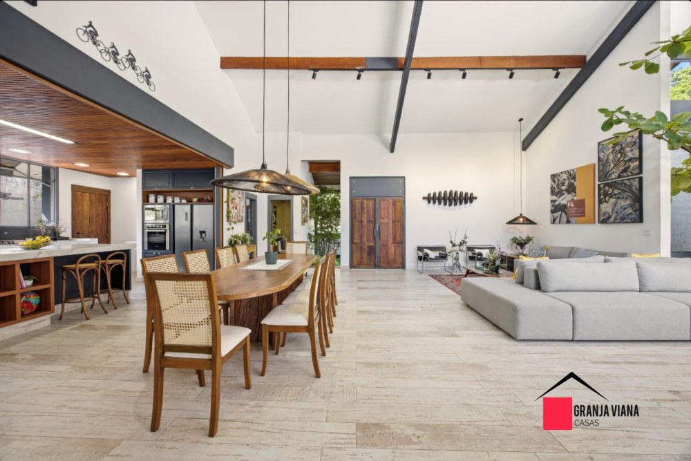 Casa de Alto Padrão à Venda na Granja Viana | 4 Suítes | 700 m² | Ao Lado do Shopping Granja Viana foto 28