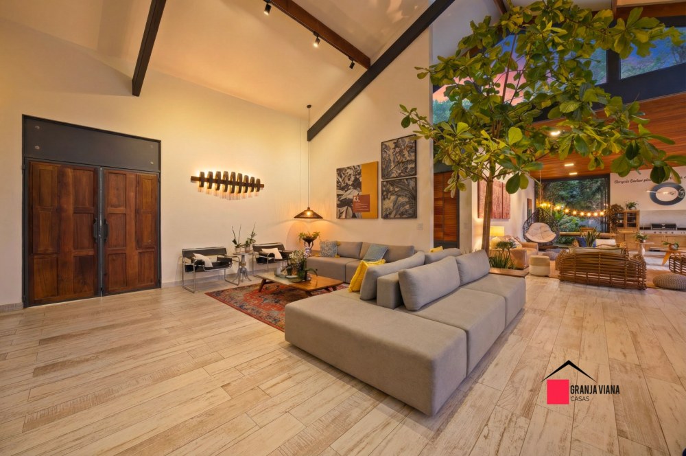 Casa de Alto Padrão à Venda na Granja Viana | 4 Suítes | 700 m² | Ao Lado do Shopping Granja Viana foto 29