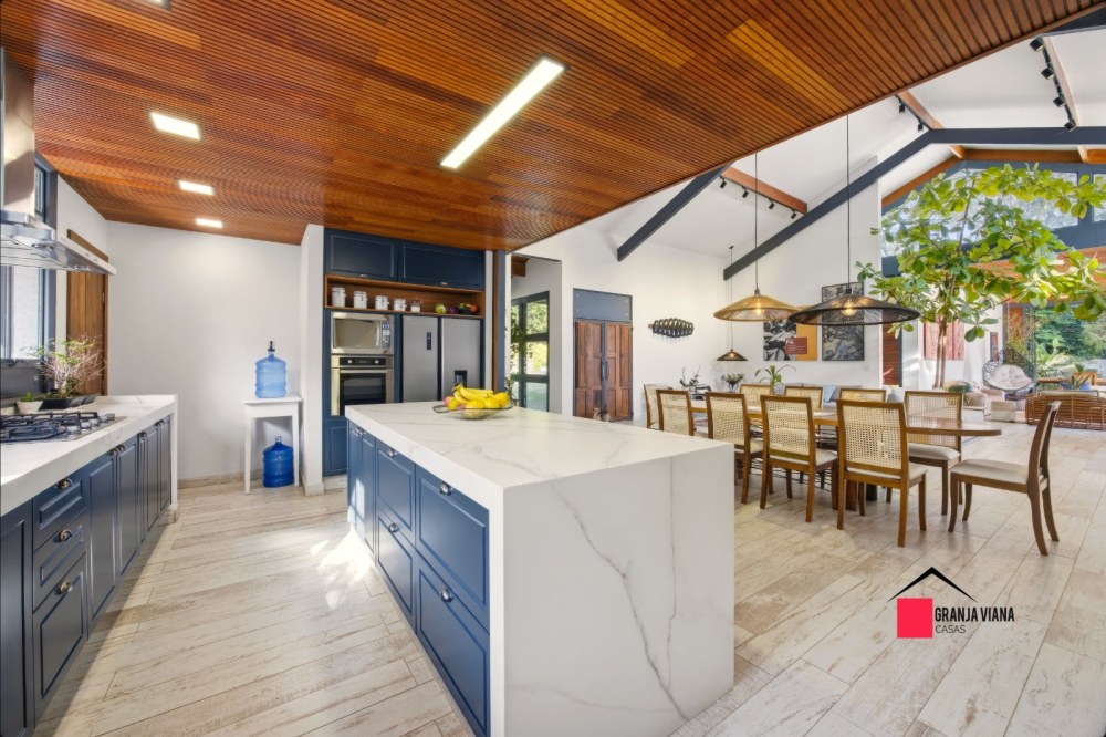 Casa de Alto Padrão à Venda na Granja Viana | 4 Suítes | 700 m² | Ao Lado do Shopping Granja Viana foto 37