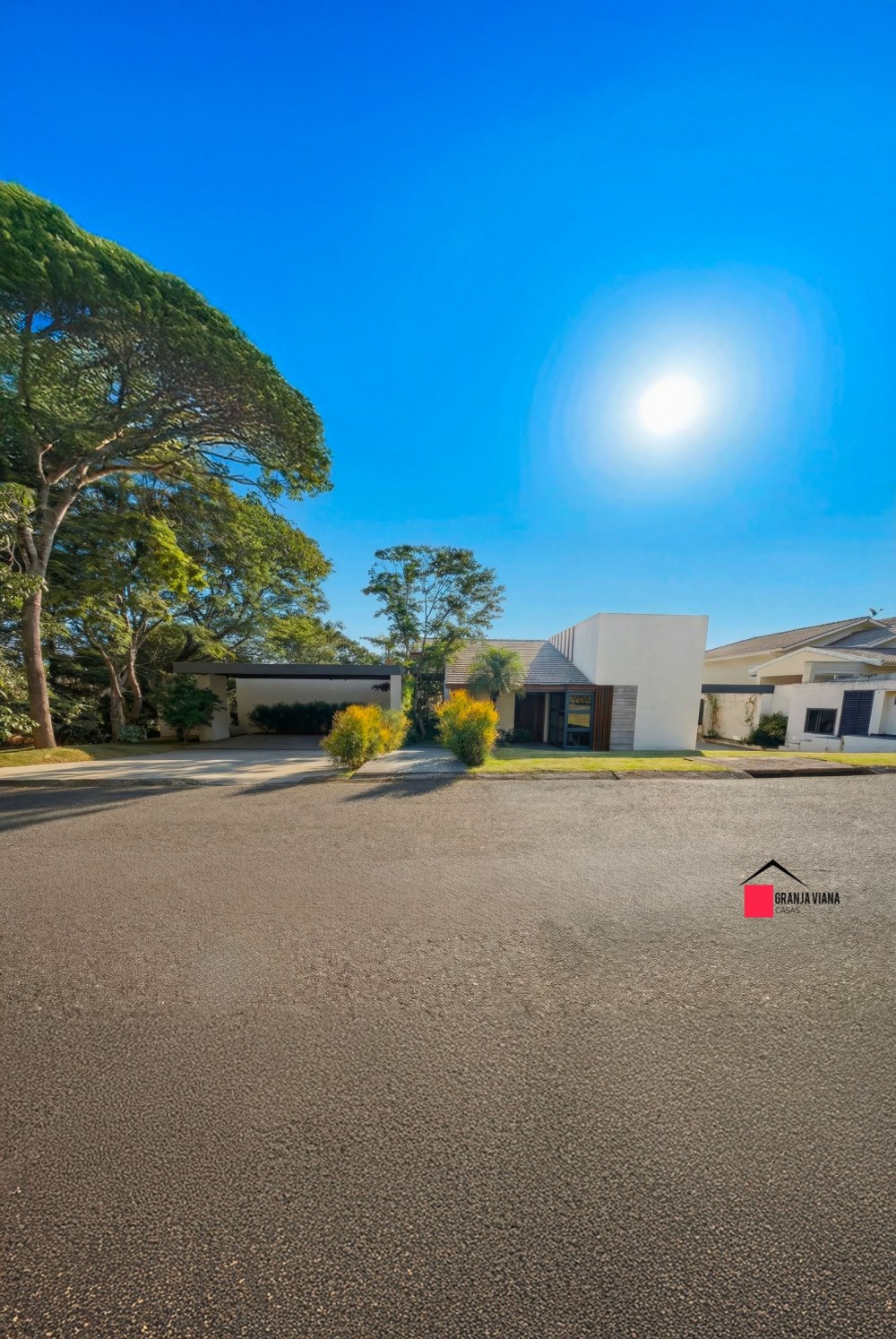 Casa de Alto Padrão à Venda na Granja Viana | 4 Suítes | 700 m² | Ao Lado do Shopping Granja Viana foto 44