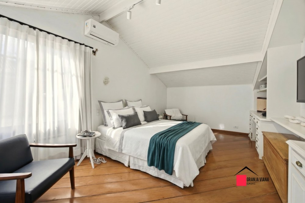 Casa de Alto Padrão à Venda na Granja Viana | 4 Suítes | 700 m² | Ao Lado do Shopping Granja Viana foto 47