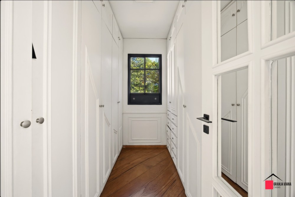 Casa de Alto Padrão à Venda na Granja Viana | 4 Suítes | 700 m² | Ao Lado do Shopping Granja Viana foto 48