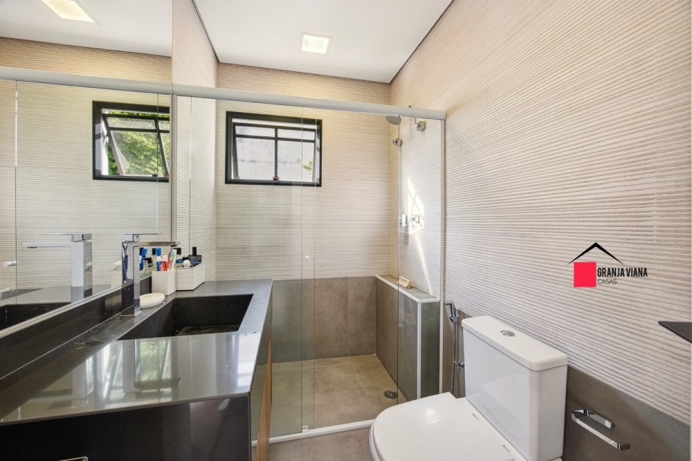 Casa de Alto Padrão à Venda na Granja Viana | 4 Suítes | 700 m² | Ao Lado do Shopping Granja Viana foto 55