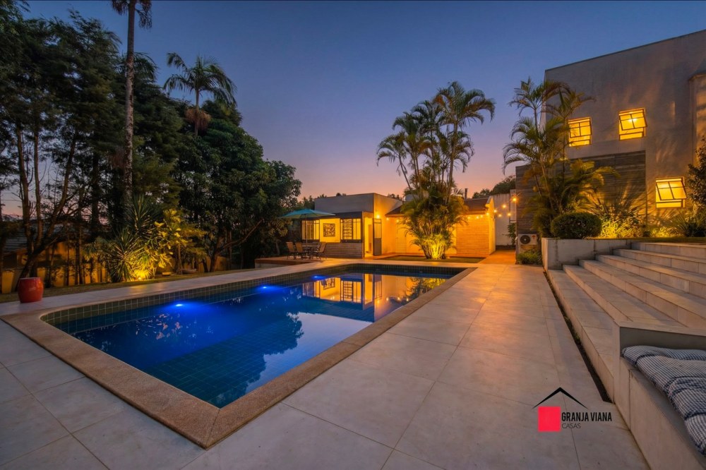 Casa de Alto Padrão à Venda na Granja Viana | 4 Suítes | 700 m² | Ao Lado do Shopping Granja Viana foto 7