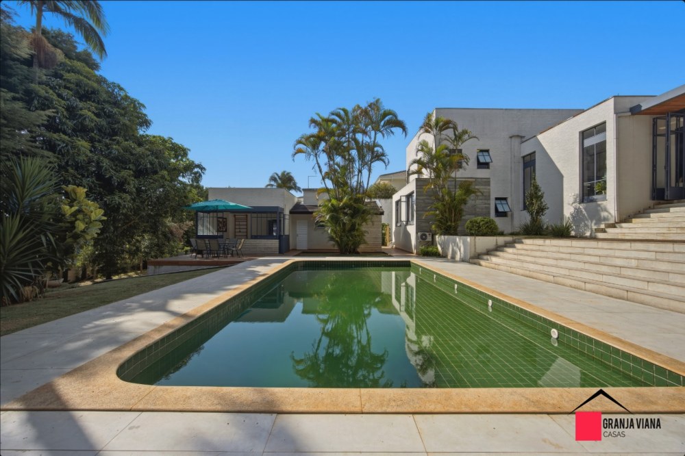 Casa de Alto Padrão à Venda na Granja Viana | 4 Suítes | 700 m² | Ao Lado do Shopping Granja Viana foto 8
