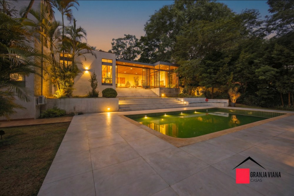 Casa de Alto Padrão à Venda na Granja Viana | 4 Suítes | 700 m² | Ao Lado do Shopping Granja Viana foto 10