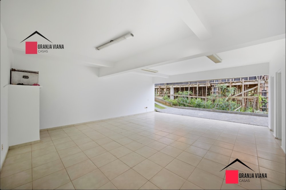 Casa semimobiliada à venda no condomínio Golf Village com vista para horizonte foto 48