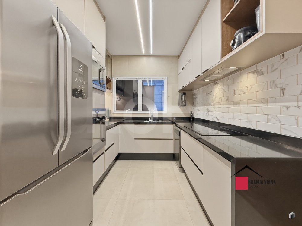 Casa de alto padrão à venda porteira fechada no condomínio Quinta da Vila Real, Granja Viana, 3 suítes, 4 vagas e 300m² de área. foto 13