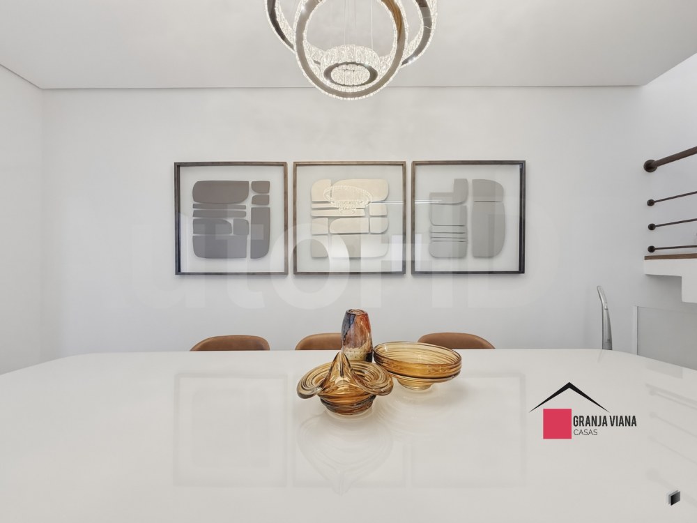 Casa de alto padrão à venda porteira fechada no condomínio Quinta da Vila Real, Granja Viana, 3 suítes, 4 vagas e 300m² de área. foto 14
