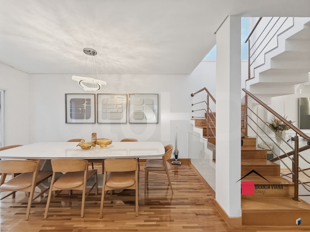 Casa de alto padrão à venda porteira fechada no condomínio Quinta da Vila Real, Granja Viana, 3 suítes, 4 vagas e 300m² de área. foto 17