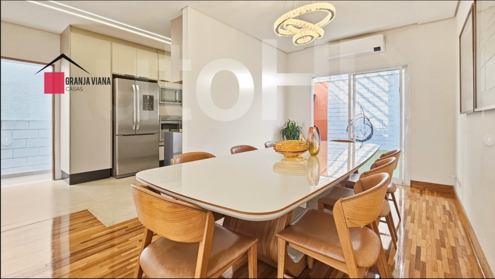 Casa de alto padrão à venda porteira fechada no condomínio Quinta da Vila Real, Granja Viana, 3 suítes, 4 vagas e 300m² de área. foto 23