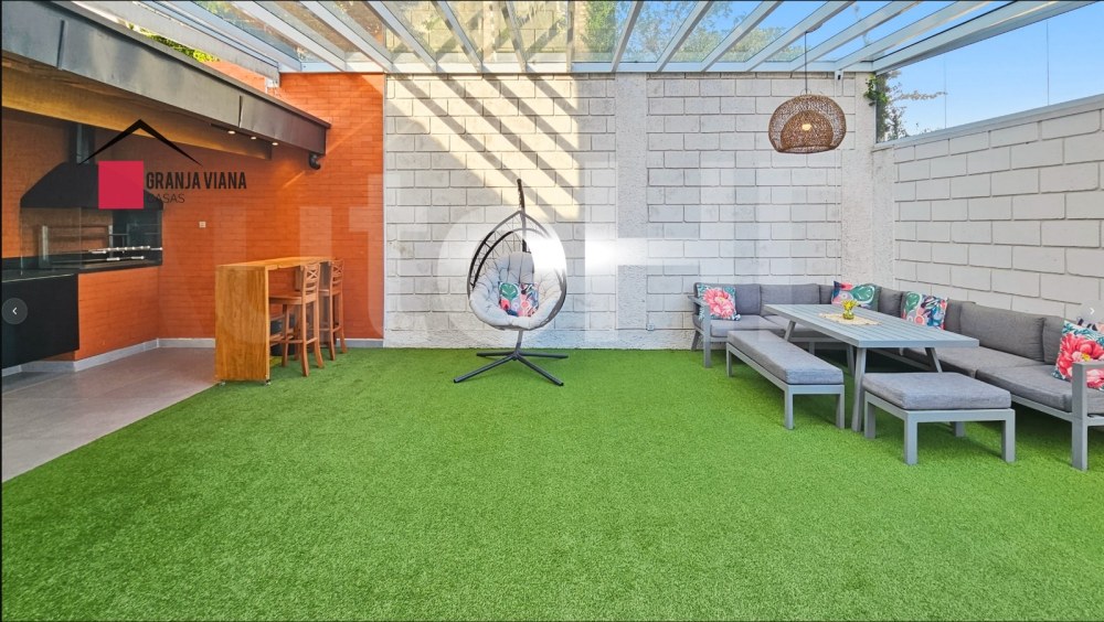 Casa de alto padrão à venda porteira fechada no condomínio Quinta da Vila Real, Granja Viana, 3 suítes, 4 vagas e 300m² de área. foto 27