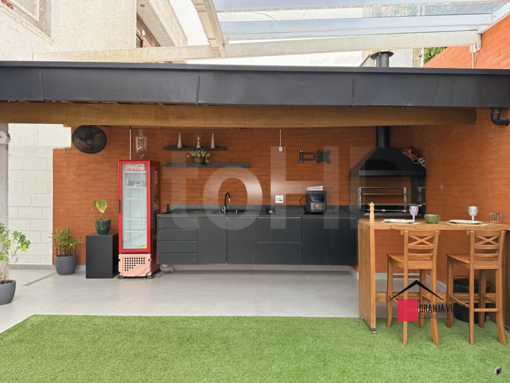Casa de alto padrão à venda porteira fechada no condomínio Quinta da Vila Real, Granja Viana, 3 suítes, 4 vagas e 300m² de área. foto 4