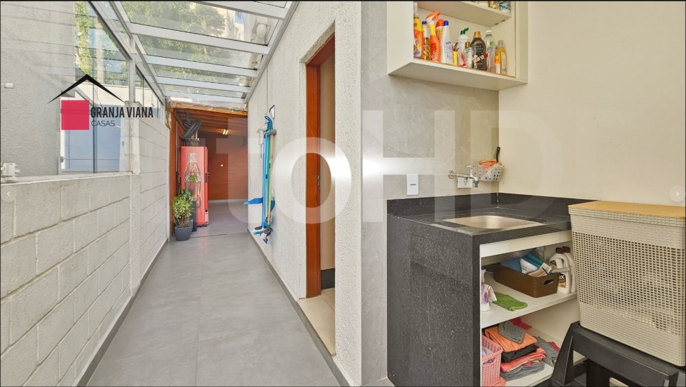Casa de alto padrão à venda porteira fechada no condomínio Quinta da Vila Real, Granja Viana, 3 suítes, 4 vagas e 300m² de área. foto 31