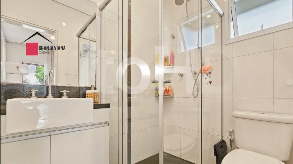 Casa de alto padrão à venda porteira fechada no condomínio Quinta da Vila Real, Granja Viana, 3 suítes, 4 vagas e 300m² de área. foto 37