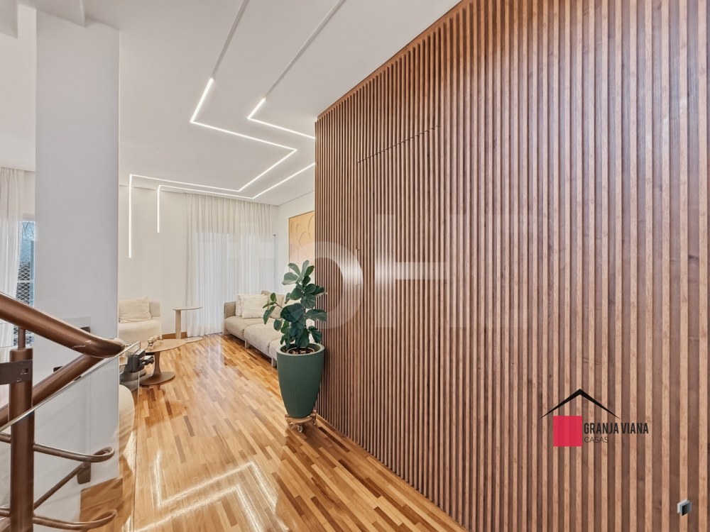 Casa de alto padrão à venda porteira fechada no condomínio Quinta da Vila Real, Granja Viana, 3 suítes, 4 vagas e 300m² de área. foto 6
