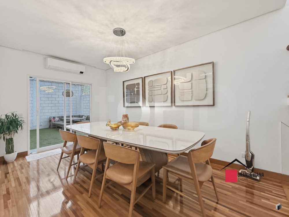 Casa de alto padrão à venda porteira fechada no condomínio Quinta da Vila Real, Granja Viana, 3 suítes, 4 vagas e 300m² de área. foto 7