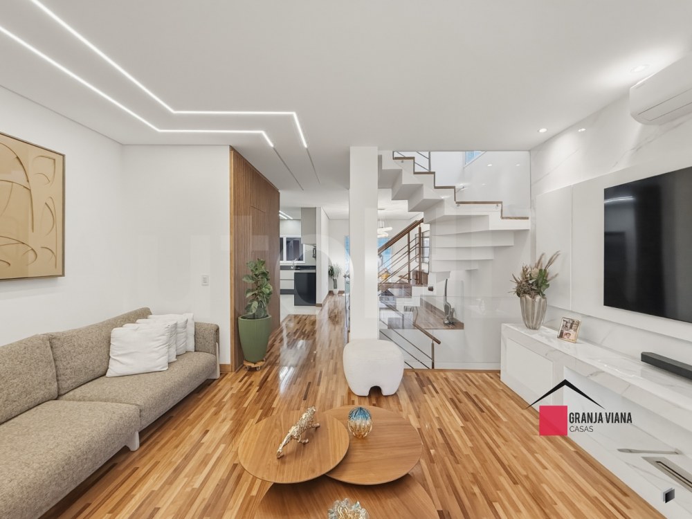 Casa de alto padrão à venda porteira fechada no condomínio Quinta da Vila Real, Granja Viana, 3 suítes, 4 vagas e 300m² de área. foto 8