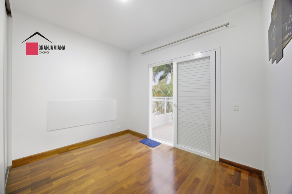Casa de alto padrão em condomínio fechado na Granja Viana foto 16
