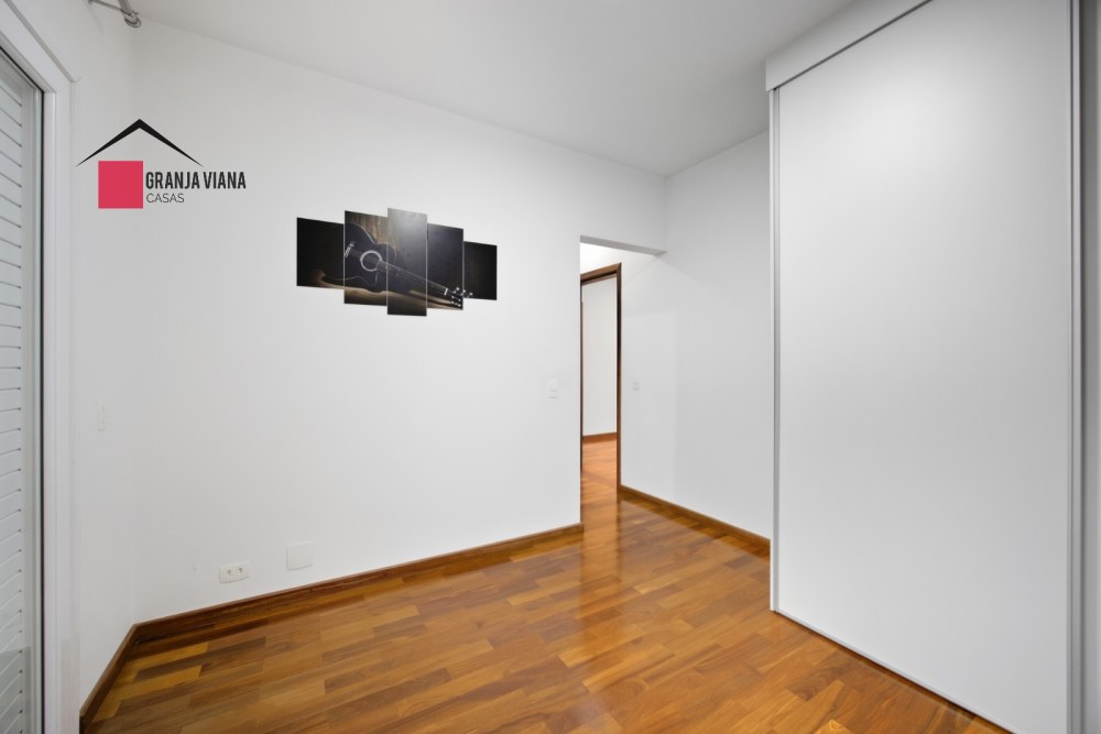 Casa de alto padrão em condomínio fechado na Granja Viana foto 18