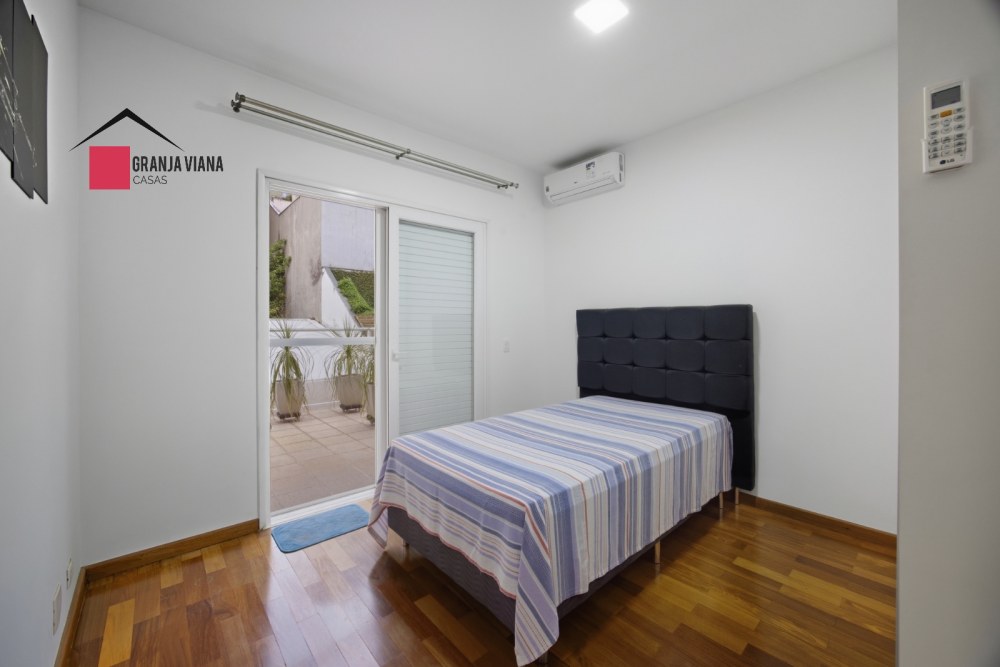 Casa de alto padrão em condomínio fechado na Granja Viana foto 23