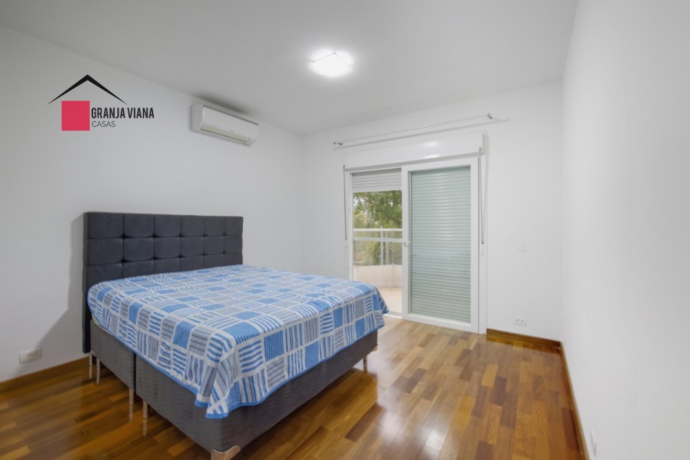Casa de alto padrão em condomínio fechado na Granja Viana foto 29