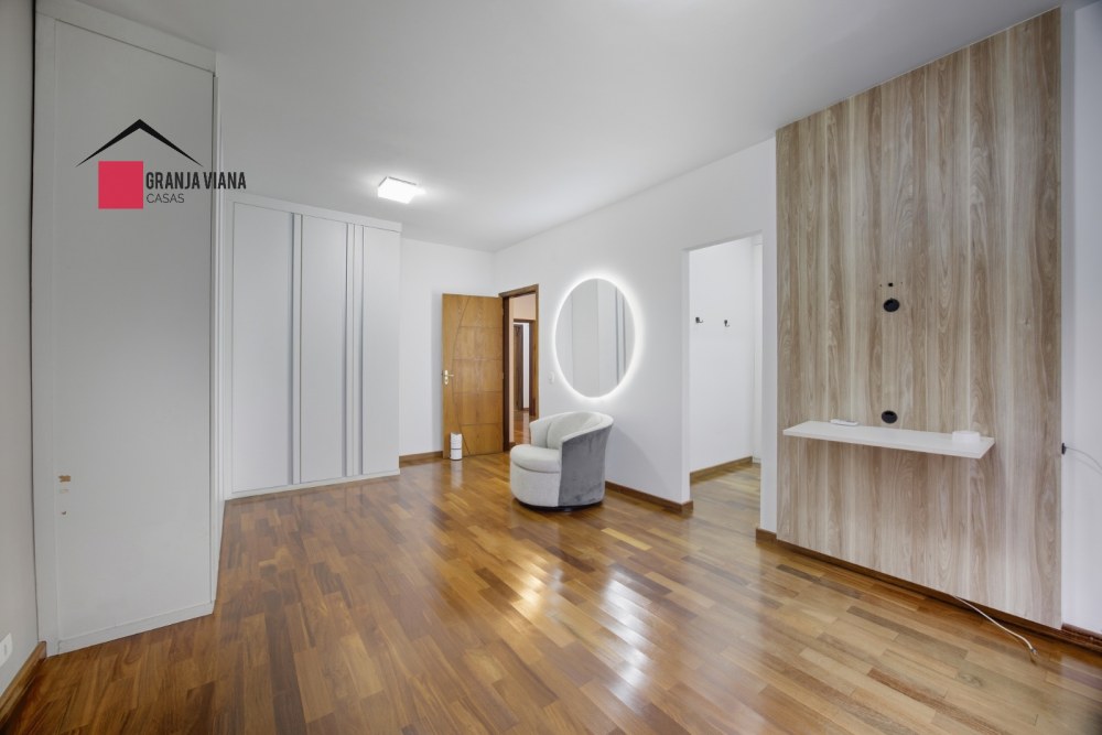 Casa de alto padrão em condomínio fechado na Granja Viana foto 31