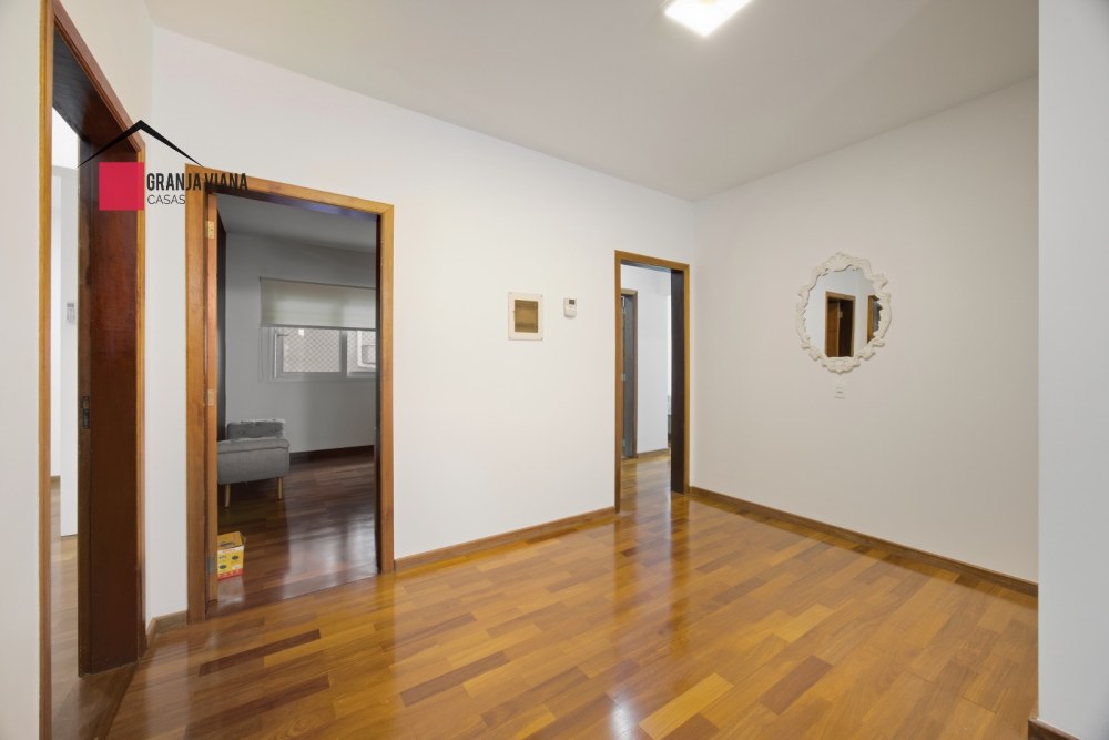 Casa de alto padrão em condomínio fechado na Granja Viana foto 36