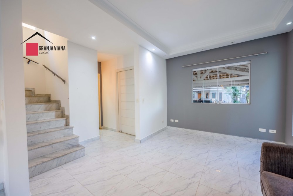 Casa de 165m2 e 250m2 terreno em condomínio clube na Granja Viana km 26 foto 8