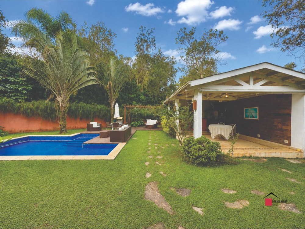 Casa de Alto Padrão à Venda na Granja Viana | 4 Suítes | Condomínio Fechado | Piscina e Sauna foto 3