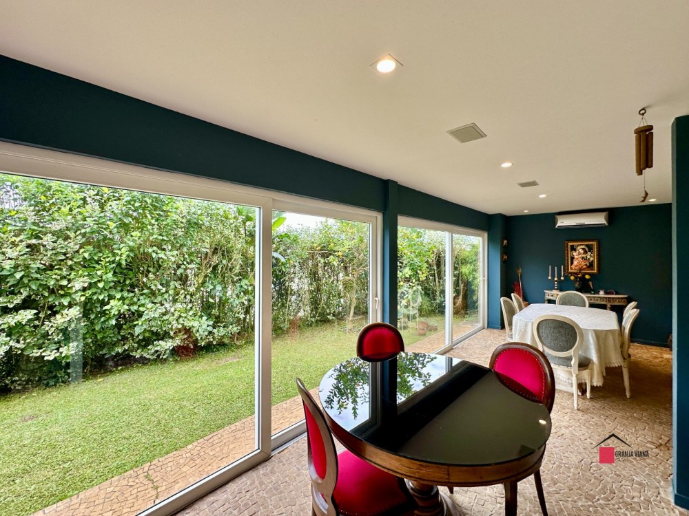 Casa de Alto Padrão à Venda na Granja Viana | 4 Suítes | Condomínio Fechado | Piscina e Sauna foto 5