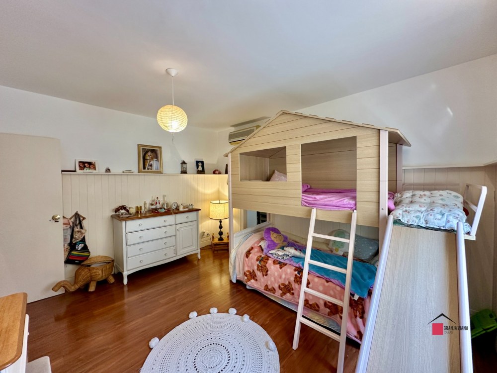 Casa de Alto Padrão à Venda na Granja Viana | 4 Suítes | Condomínio Fechado | Piscina e Sauna foto 17