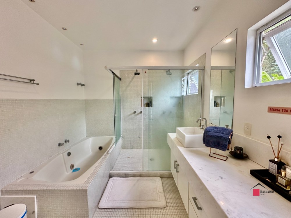 Casa de Alto Padrão à Venda na Granja Viana | 4 Suítes | Condomínio Fechado | Piscina e Sauna foto 56