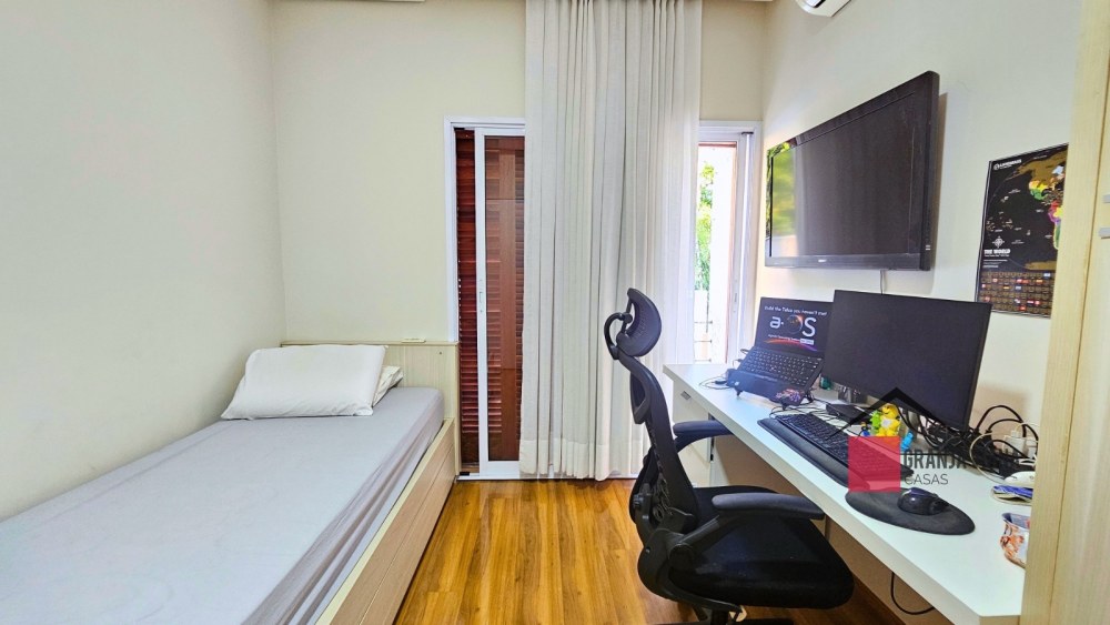 Casa de alto padrão à venda no condomínio Quinta da Vila Real, Granja Viana, 3 suítes, 4 vagas e 260m² de área. foto 12