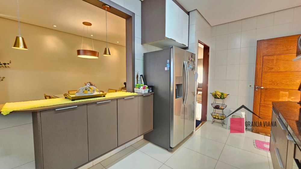 Casa de alto padrão à venda no condomínio Quinta da Vila Real, Granja Viana, 3 suítes, 4 vagas e 260m² de área. foto 9