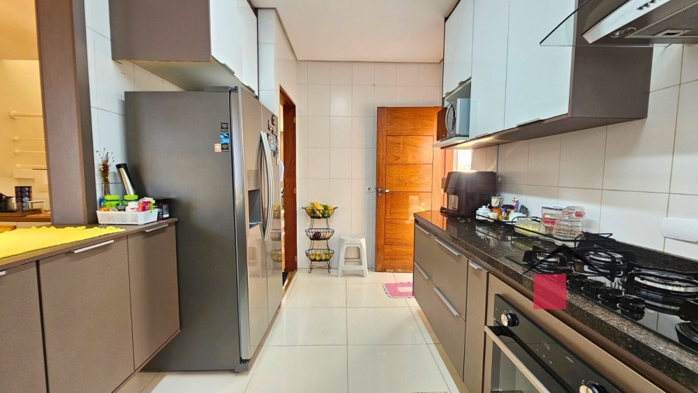 Casa de alto padrão à venda no condomínio Quinta da Vila Real, Granja Viana, 3 suítes, 4 vagas e 260m² de área. foto 26
