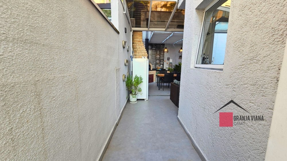 Casa de alto padrão à venda no condomínio Quinta da Vila Real, Granja Viana, 3 suítes, 4 vagas e 260m² de área. foto 30