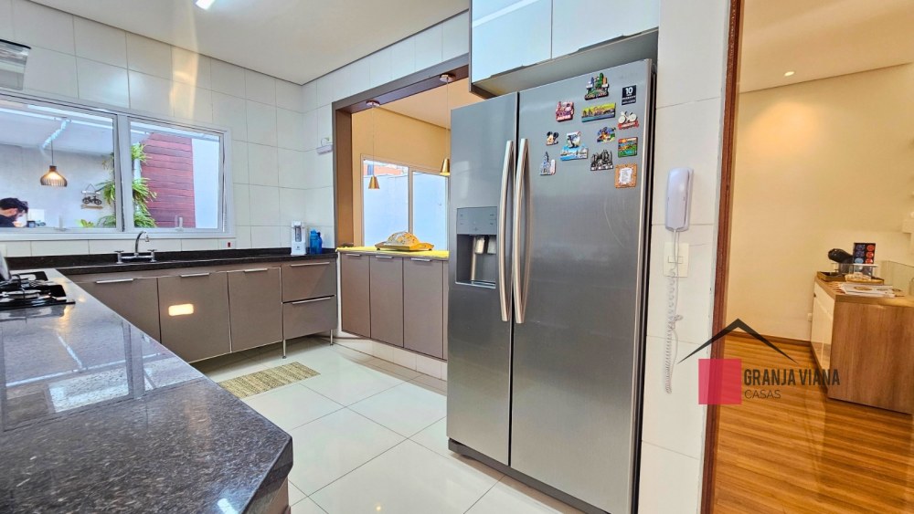 Casa de alto padrão à venda no condomínio Quinta da Vila Real, Granja Viana, 3 suítes, 4 vagas e 260m² de área. foto 60