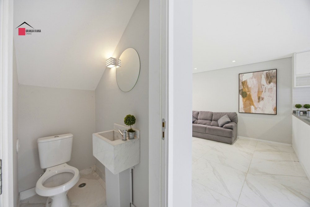 Casa à Venda na Granja Viana | Modern Townhouse | 3 Quartos | 178m² | Condomínio Fechado foto 12