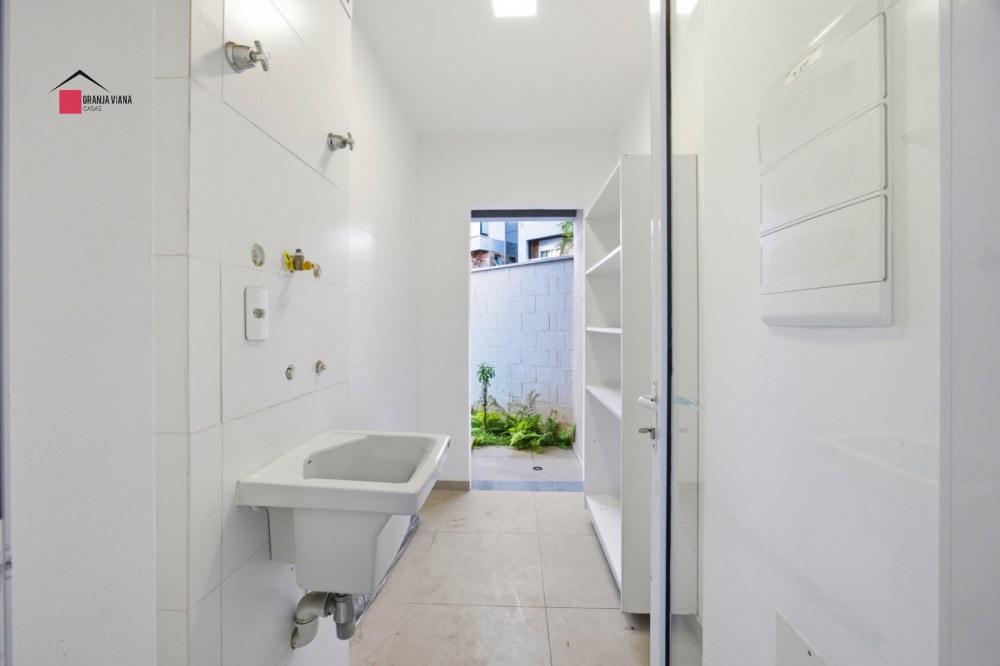Casa à Venda na Granja Viana | Modern Townhouse | 3 Quartos | 178m² | Condomínio Fechado foto 14