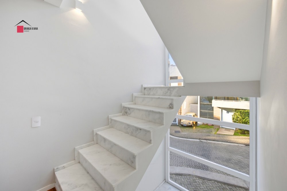 Casa à Venda na Granja Viana | Modern Townhouse | 3 Quartos | 178m² | Condomínio Fechado foto 15