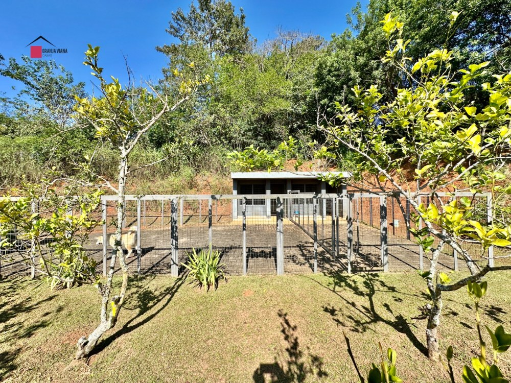 Casa Térrea para Locação na Granja Viana | 4 Suítes e Piscina foto 13