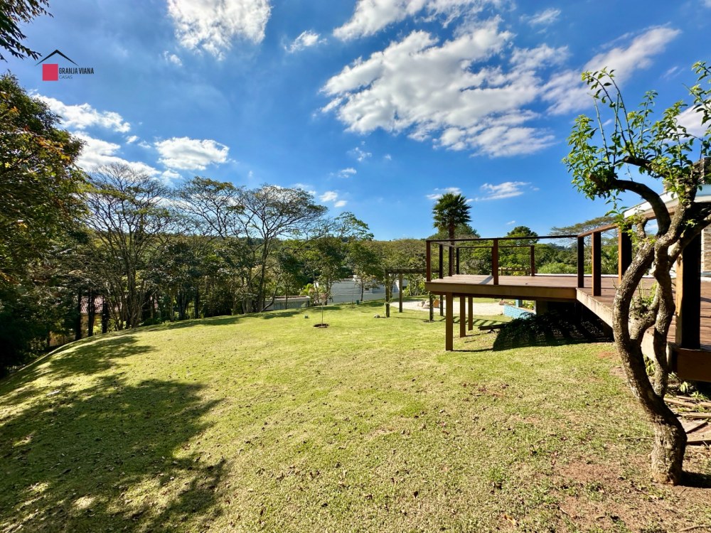 Casa Térrea para Locação na Granja Viana | 4 Suítes e Piscina foto 9