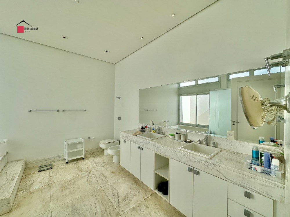 Casa Térrea para Locação na Granja Viana | 4 Suítes e Piscina foto 44
