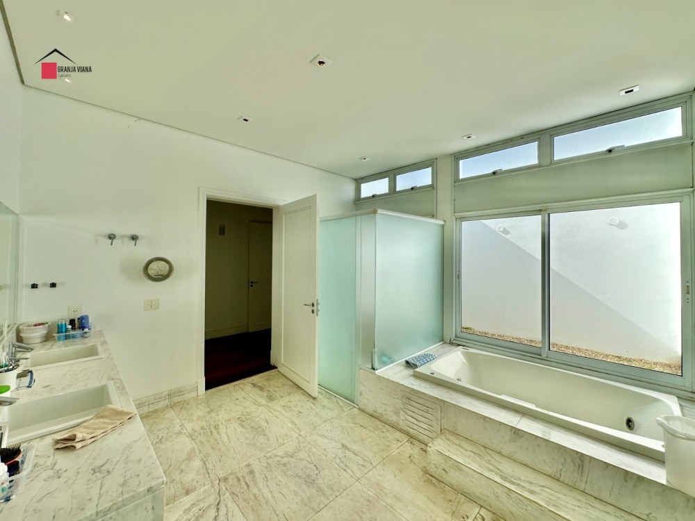 Casa Térrea para Locação na Granja Viana | 4 Suítes e Piscina foto 45
